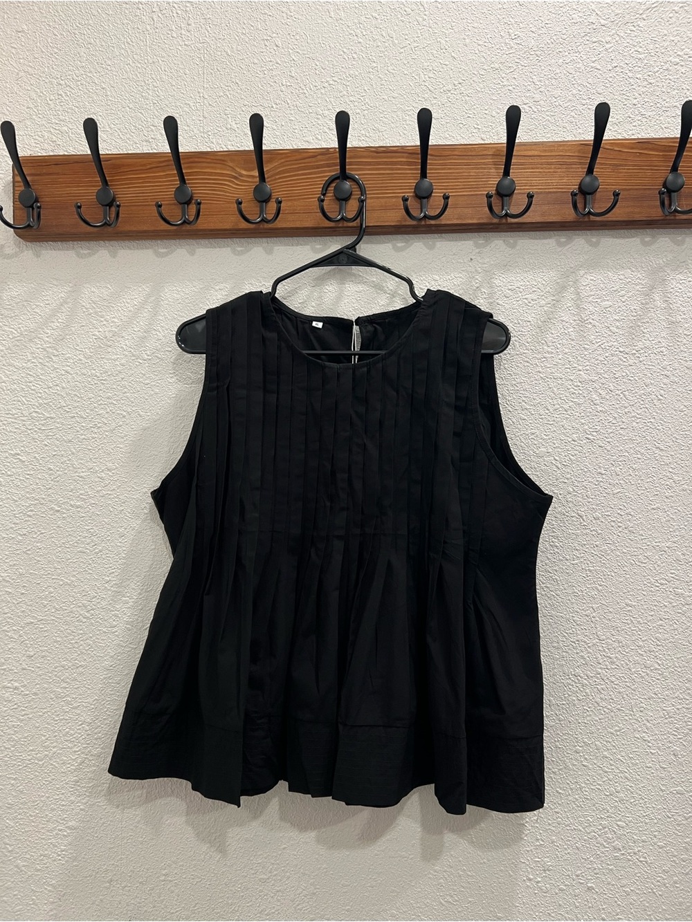Sleeveless Black Pleated Blouse - Brand: